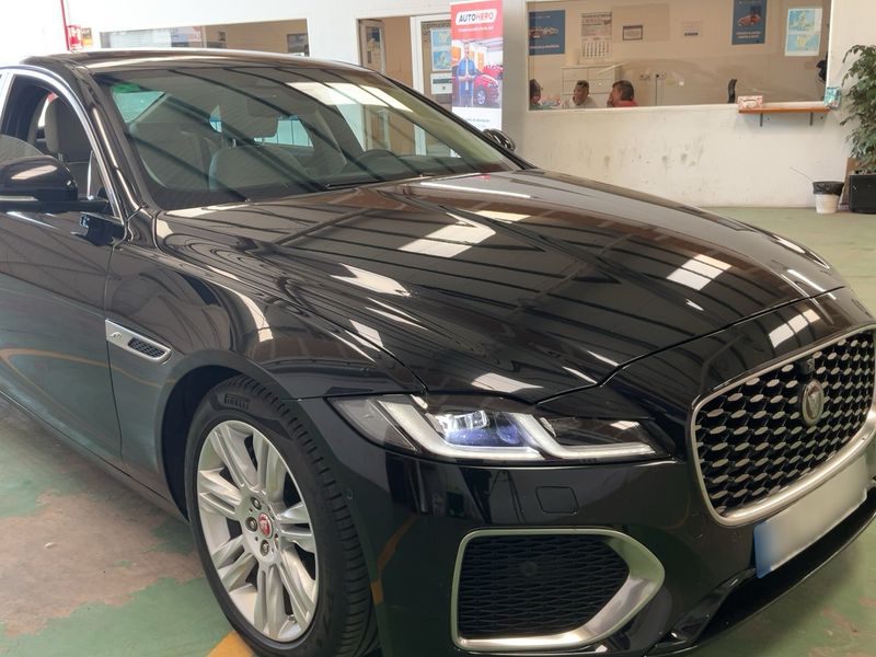 Jaguar XF D200 Mild-Hybrid S — zdjęcie 8