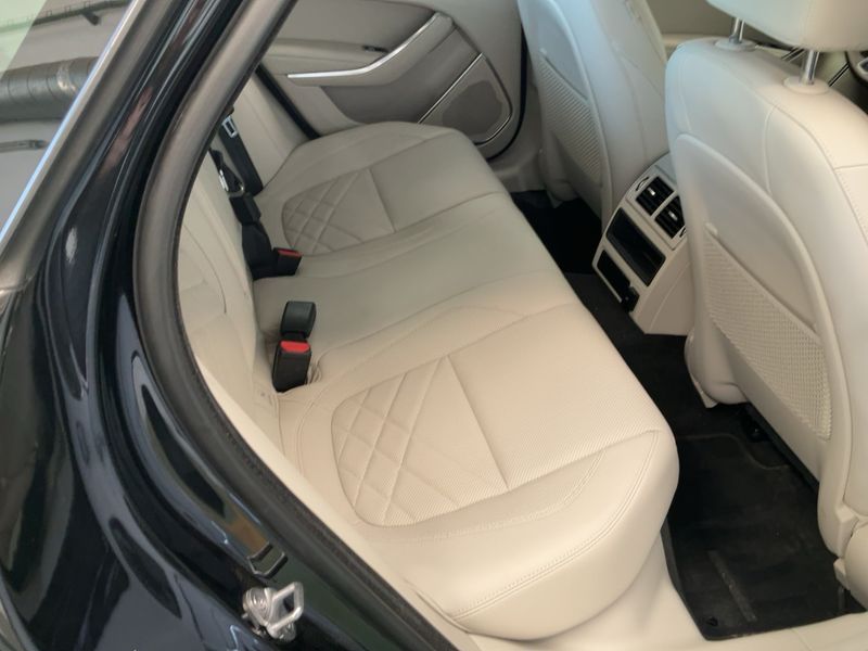 Jaguar XF D200 Mild-Hybrid S — zdjęcie 14
