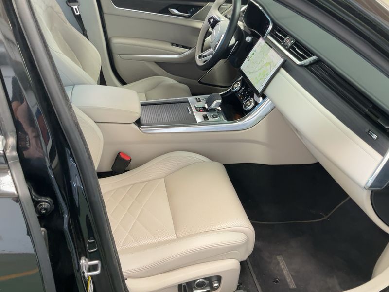Jaguar XF D200 Mild-Hybrid S — zdjęcie 11