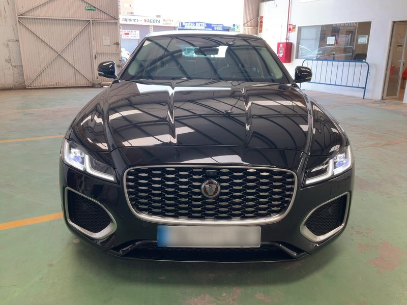 Jaguar XF D200 Mild-Hybrid S — zdjęcie 9