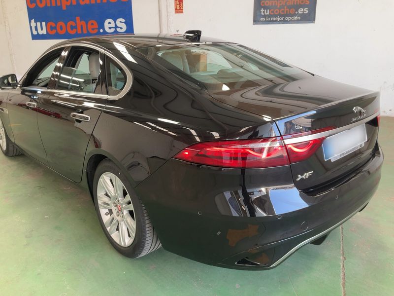 Jaguar XF D200 Mild-Hybrid S — zdjęcie 3