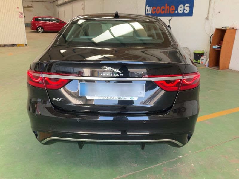 Jaguar XF D200 Mild-Hybrid S — zdjęcie 5