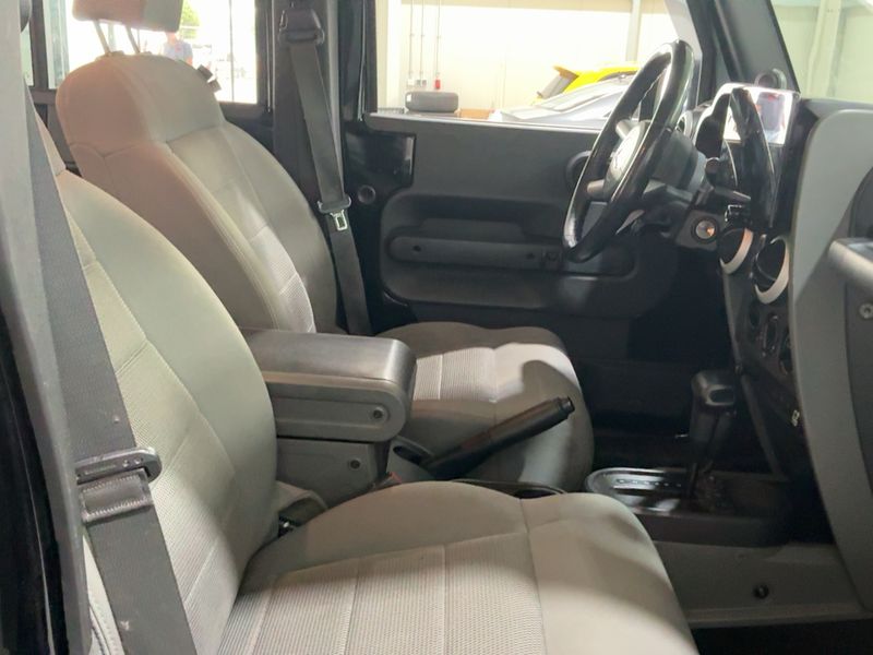 Jeep Wrangler Unlimited 2.8 CRD Sahara — zdjęcie 11