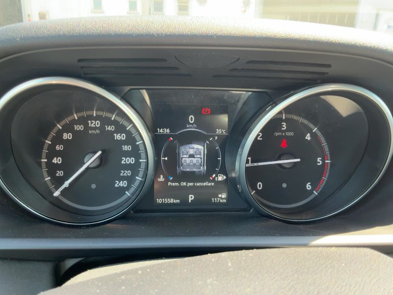 Land Rover Discovery 5 2.0 Td4 SE — zdjęcie 13