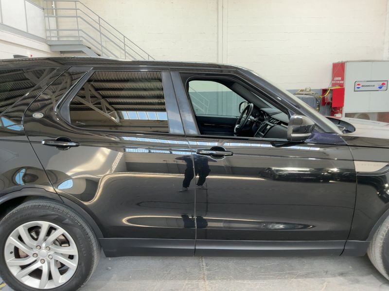 Land Rover Discovery 5 2.0 Td4 SE — zdjęcie 7