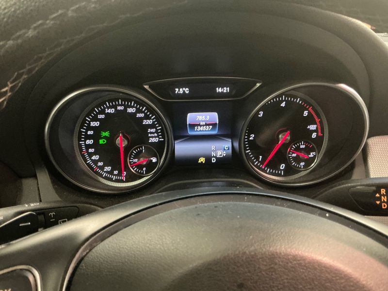 Mercedes-Benz CLA-Klasse CLA 200 d Shooting Brake Sensation — zdjęcie 13