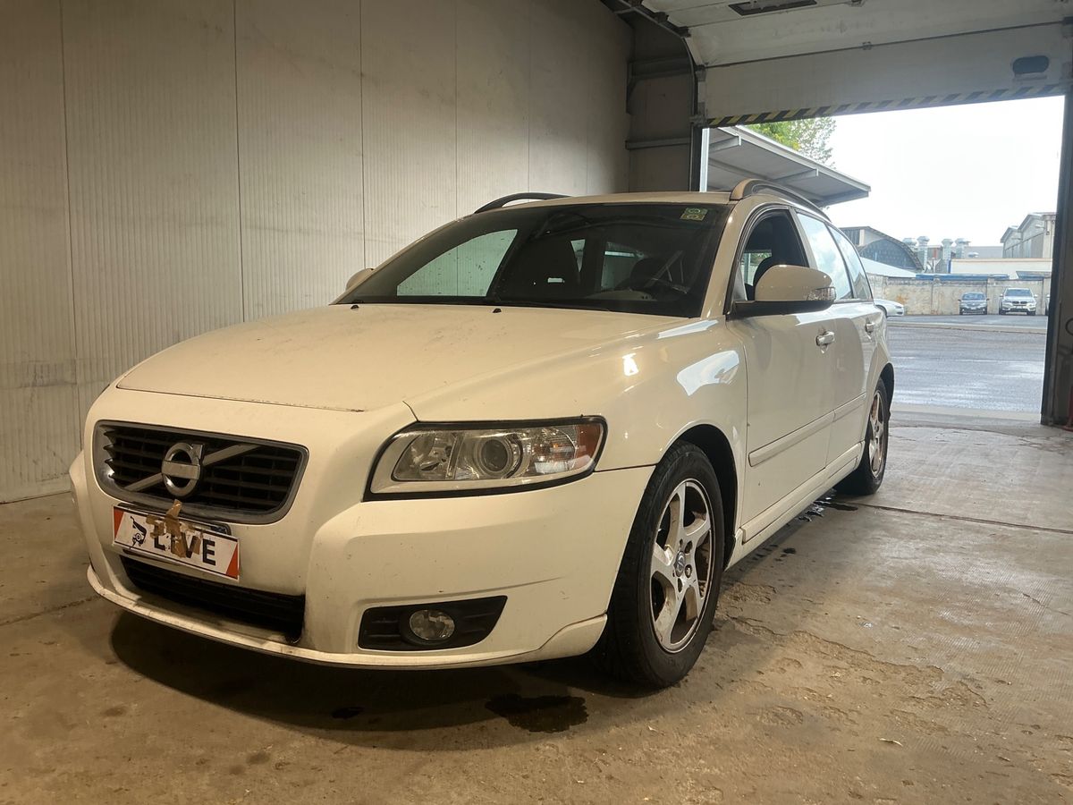 Volvo V50 2012 — photo 1