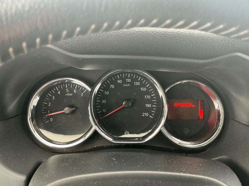 Dacia Duster 1.6 Laureate 4x2 — zdjęcie 13