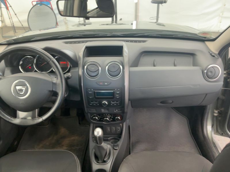 Dacia Duster 1.6 Laureate 4x2 — zdjęcie 12