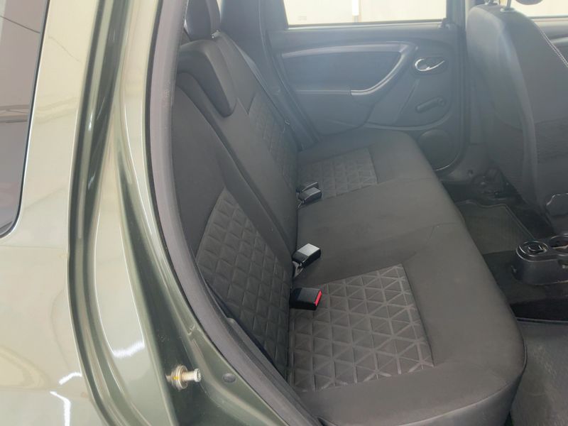 Dacia Duster 1.6 Laureate 4x2 — zdjęcie 14