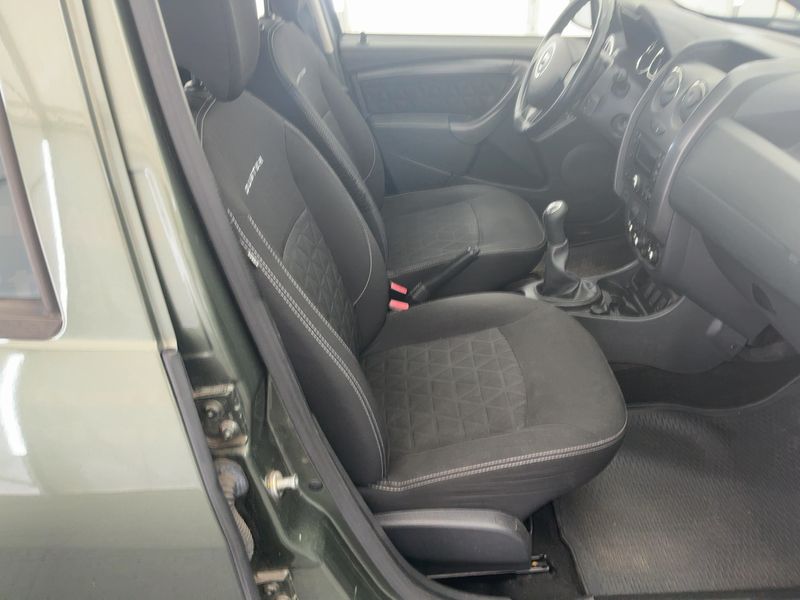Dacia Duster 1.6 Laureate 4x2 — zdjęcie 11