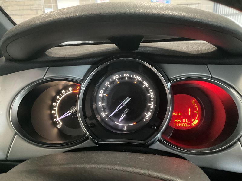 Citroen DS3 1.4 VTi Chic — zdjęcie 13