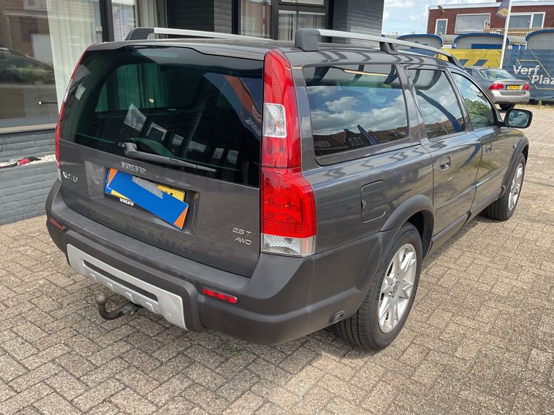 Volvo XC70 2.5 T Momentum AWD — zdjęcie 2