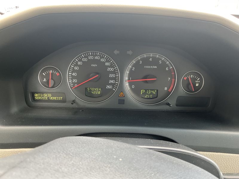 Volvo XC70 2.5 T Momentum AWD — zdjęcie 4