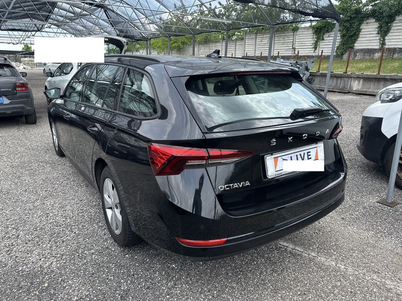 Skoda Octavia 2.0 TDI Executive — zdjęcie 3