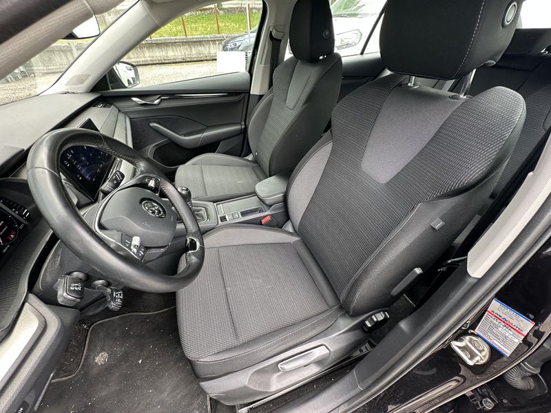Skoda Octavia 2.0 TDI Executive — zdjęcie 10