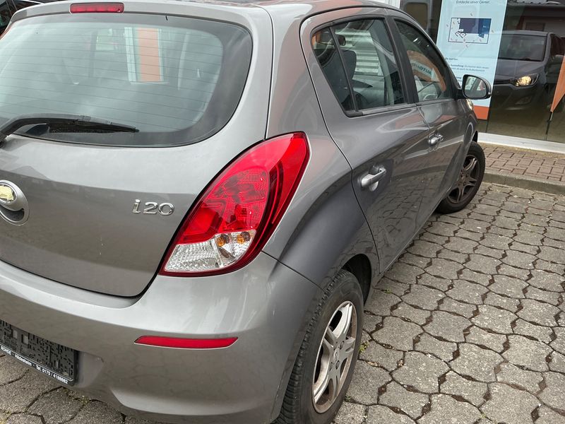Hyundai i20 1.2 Classic — zdjęcie 2