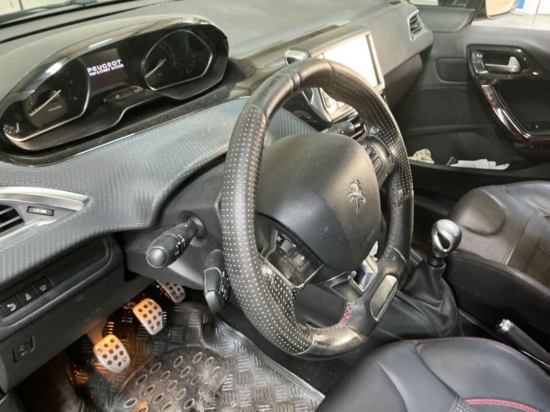 Peugeot 208 1.6 Blue-HDi GT Line 2016 – снимка 23
