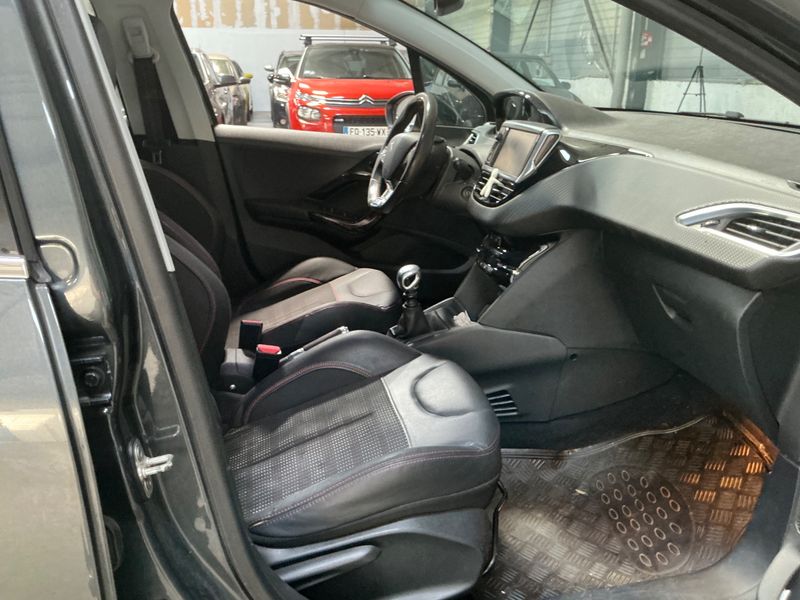 Peugeot 208 1.6 Blue-HDi GT Line 2016 – снимка 16