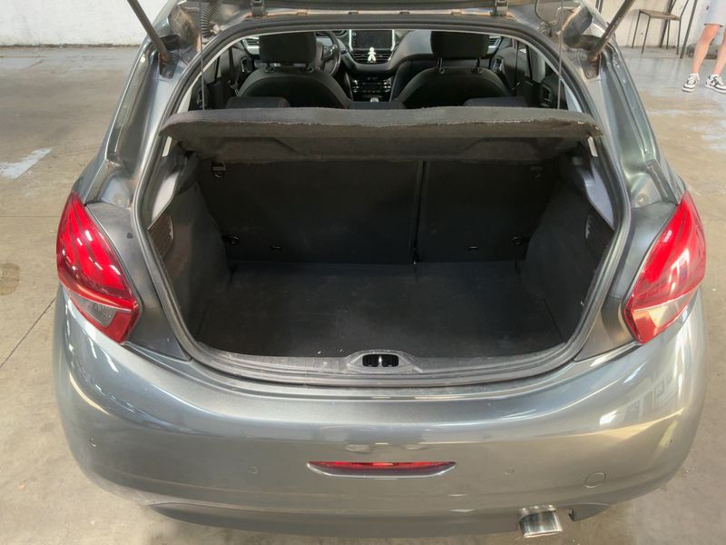 Peugeot 208 1.6 Blue-HDi GT Line 2016 – снимка 15