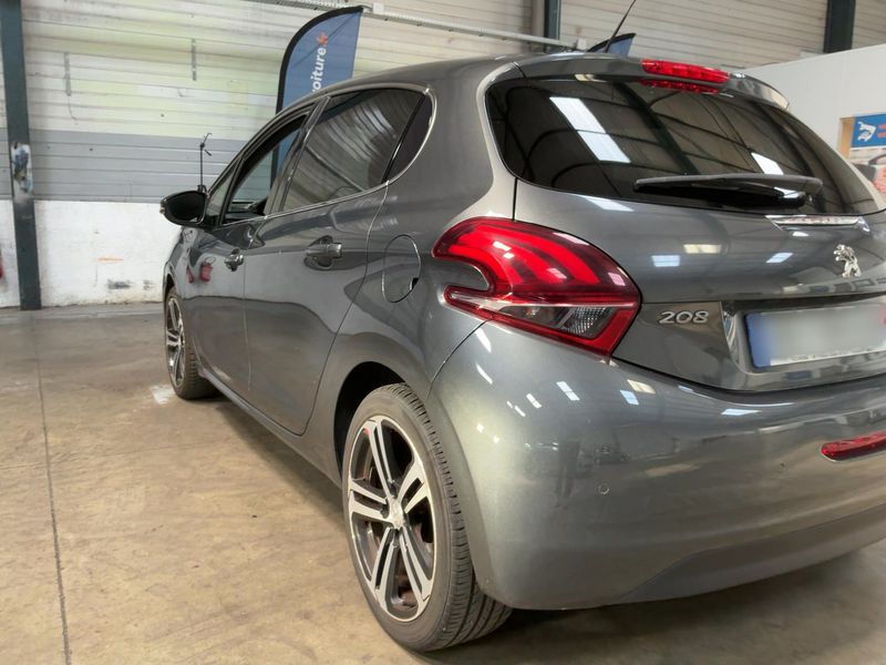 Peugeot 208 1.6 Blue-HDi GT Line 2016 – снимка 6