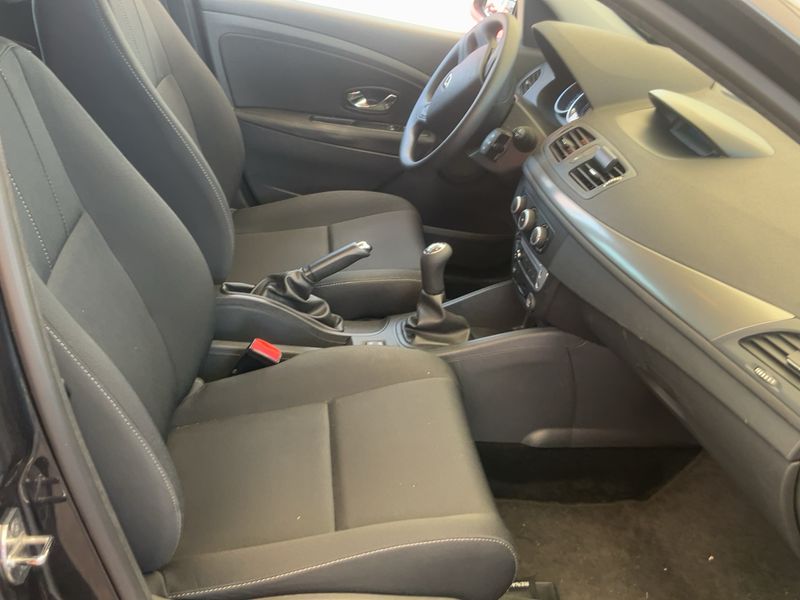 Renault Megane 1.6 Authentique — zdjęcie 11