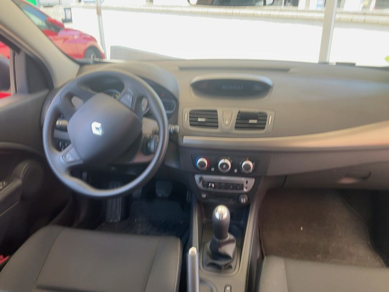 Renault Megane 1.6 Authentique — zdjęcie 12