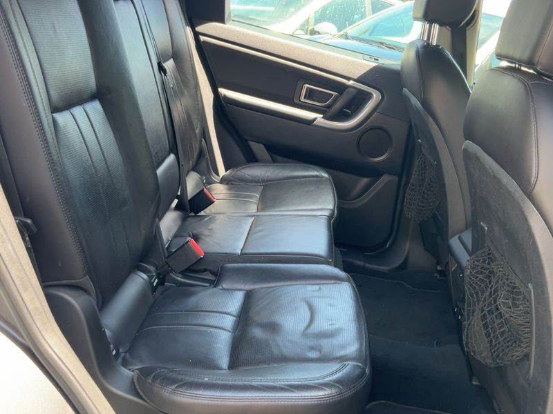 Land Rover Discovery Sport 2.0 Td4 HSE — zdjęcie 14