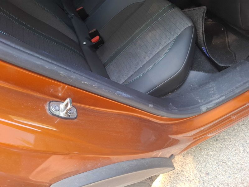 Peugeot 2008 1.2 PureTech Allure 2021 – снимка 35
