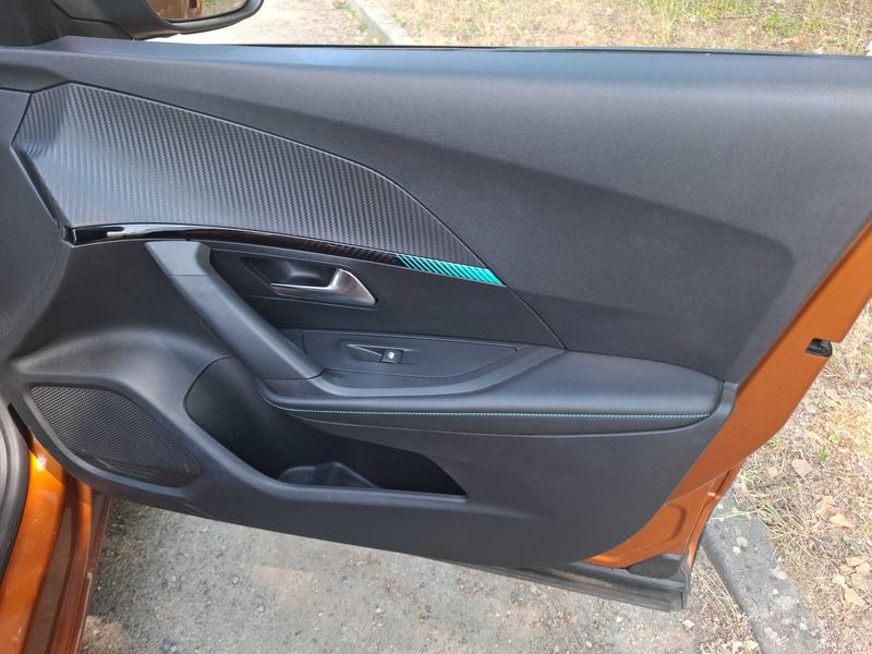 Peugeot 2008 1.2 PureTech Allure 2021 – снимка 36