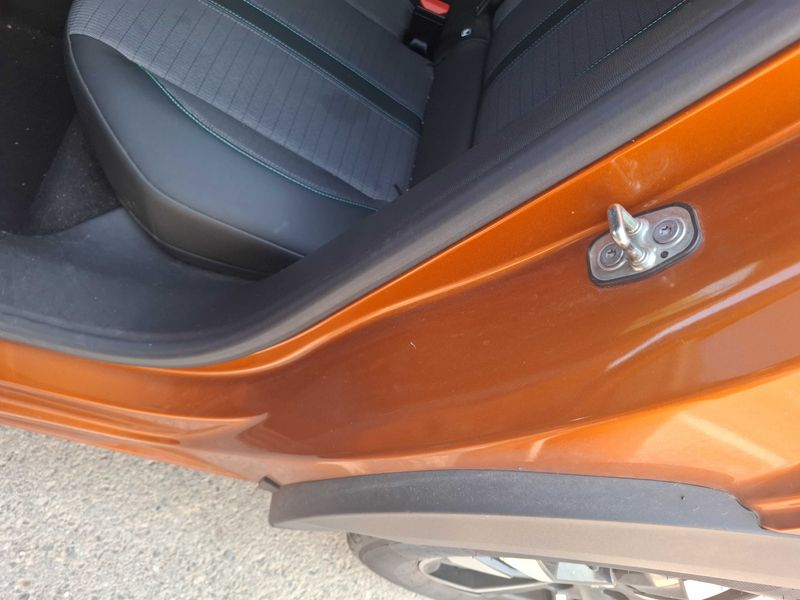 Peugeot 2008 1.2 PureTech Allure 2021 – снимка 31