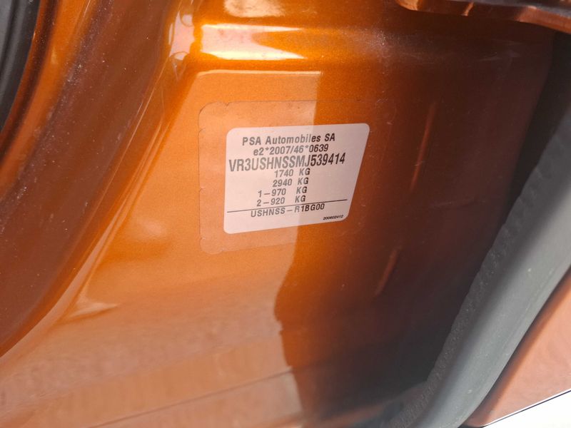 Peugeot 2008 1.2 PureTech Allure 2021 – снимка 19