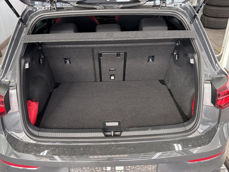 Volkswagen Golf VIII 2.0 TSI GTI — zdjęcie 18