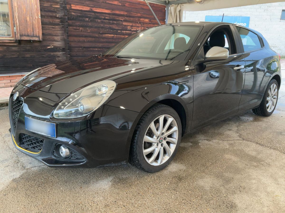 Alfa Romeo 2018 — photo 1