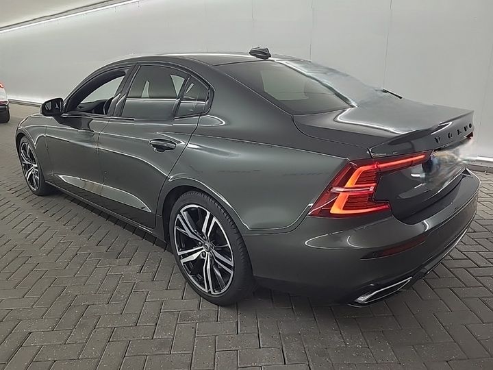 Volvo S60 2.0 B3 Mild-Hybrid R-Design — zdjęcie 2
