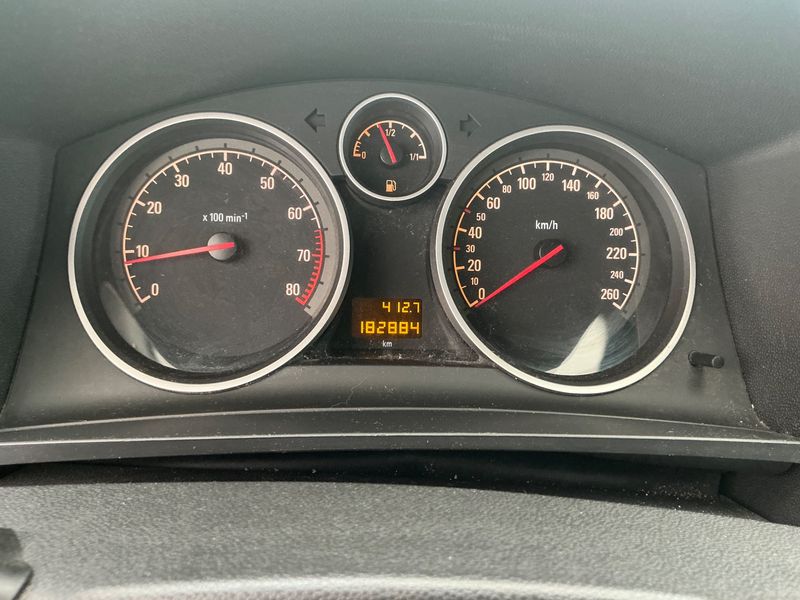 Opel Zafira 1.8 Family Plus — zdjęcie 4