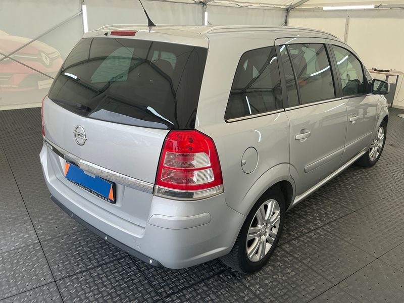 Opel Zafira 1.8 Family Plus — zdjęcie 2