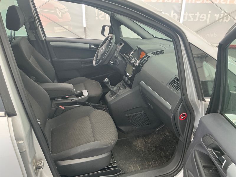 Opel Zafira 1.8 Family Plus — zdjęcie 3