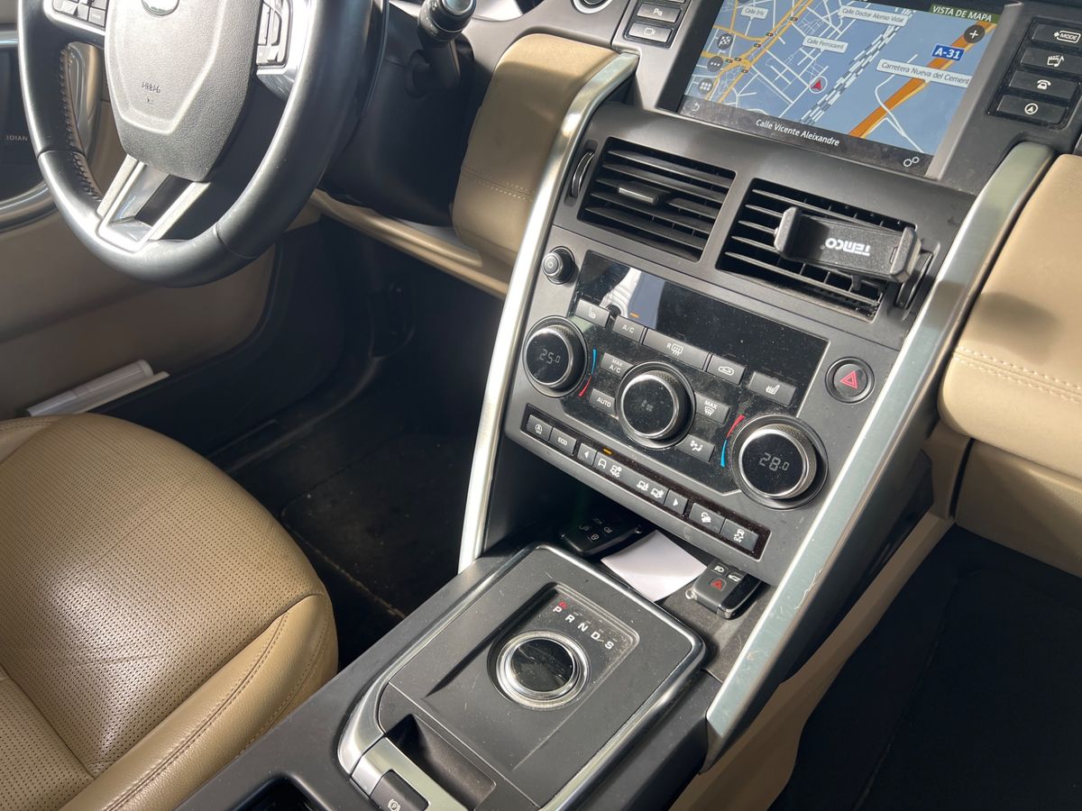 Land Rover 2018 — photo 29