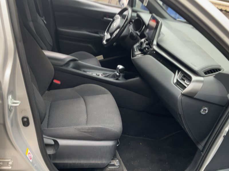 Toyota C-HR 1.8 Hybrid Active — zdjęcie 11