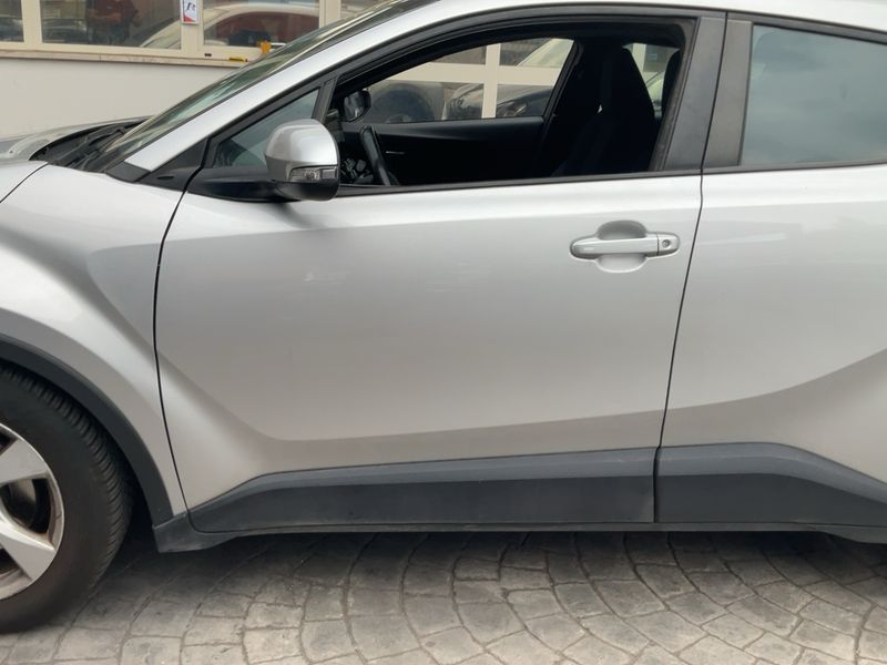 Toyota C-HR 1.8 Hybrid Active — zdjęcie 4
