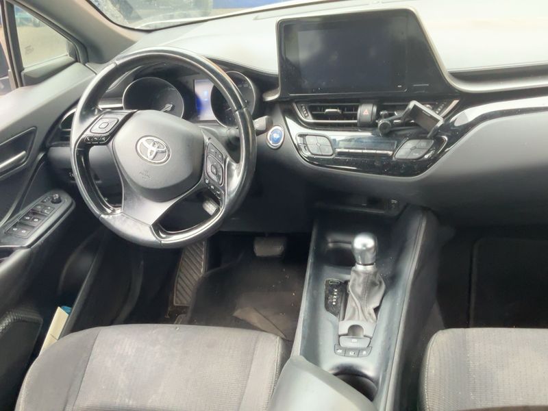 Toyota C-HR 1.8 Hybrid Active — zdjęcie 12