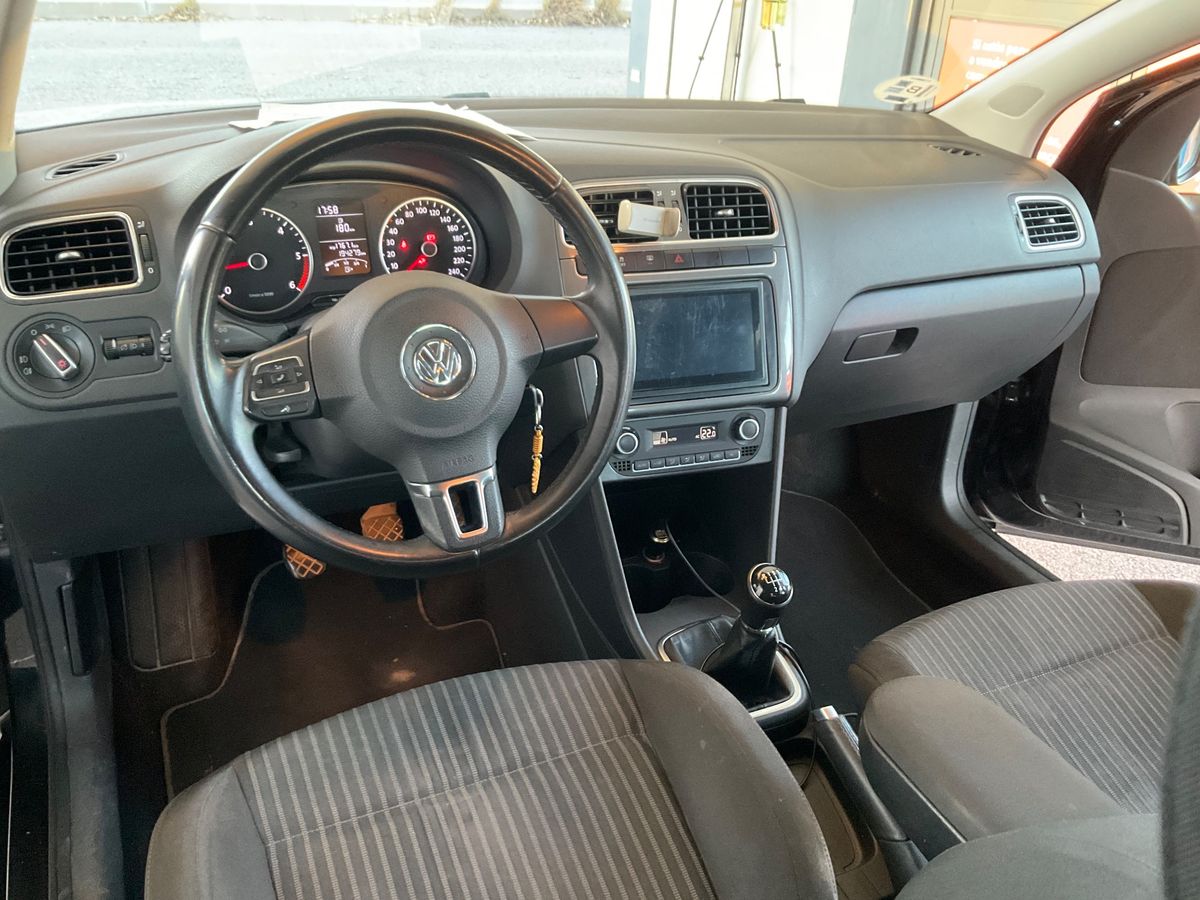 Volkswagen Polo 2014 — photo 18