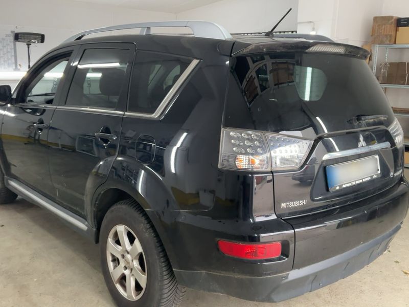 Mitsubishi Outlander 2.0 MIVEC Invite 2WD — zdjęcie 3