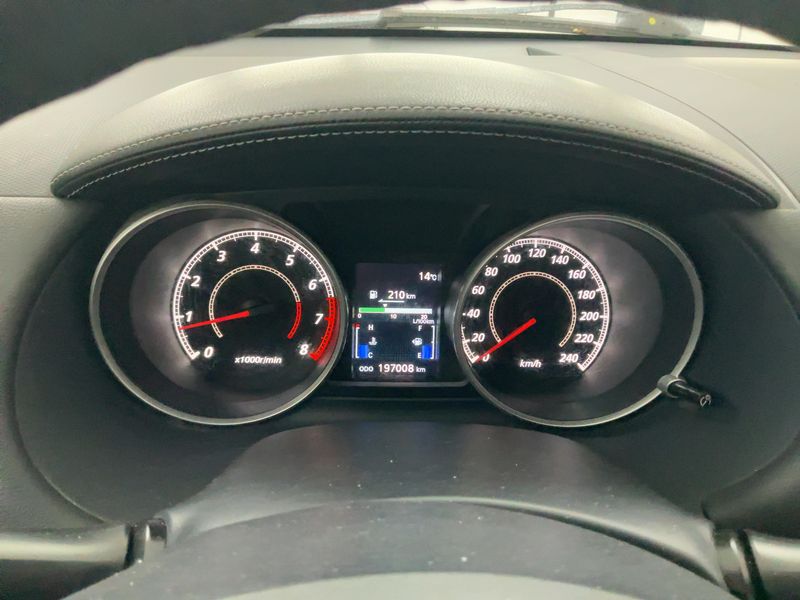 Mitsubishi Outlander 2.0 MIVEC Invite 2WD — zdjęcie 13