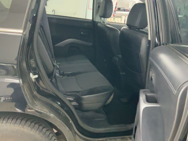 Mitsubishi Outlander 2.0 MIVEC Invite 2WD — zdjęcie 14