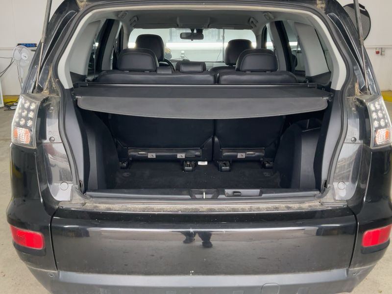 Mitsubishi Outlander 2.0 MIVEC Invite 2WD — zdjęcie 10