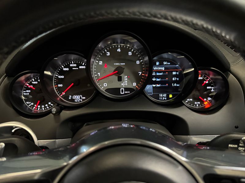 Porsche Cayenne S — zdjęcie 12