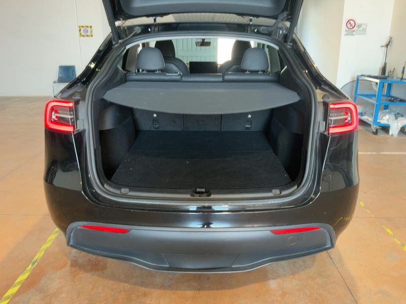 Tesla Model Y Standard Range — zdjęcie 10