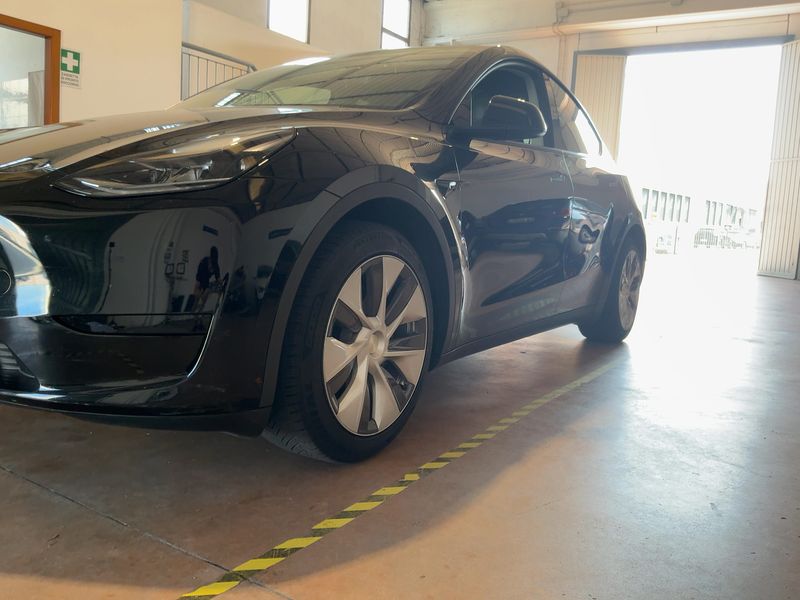 Tesla Model Y Standard Range — zdjęcie 2